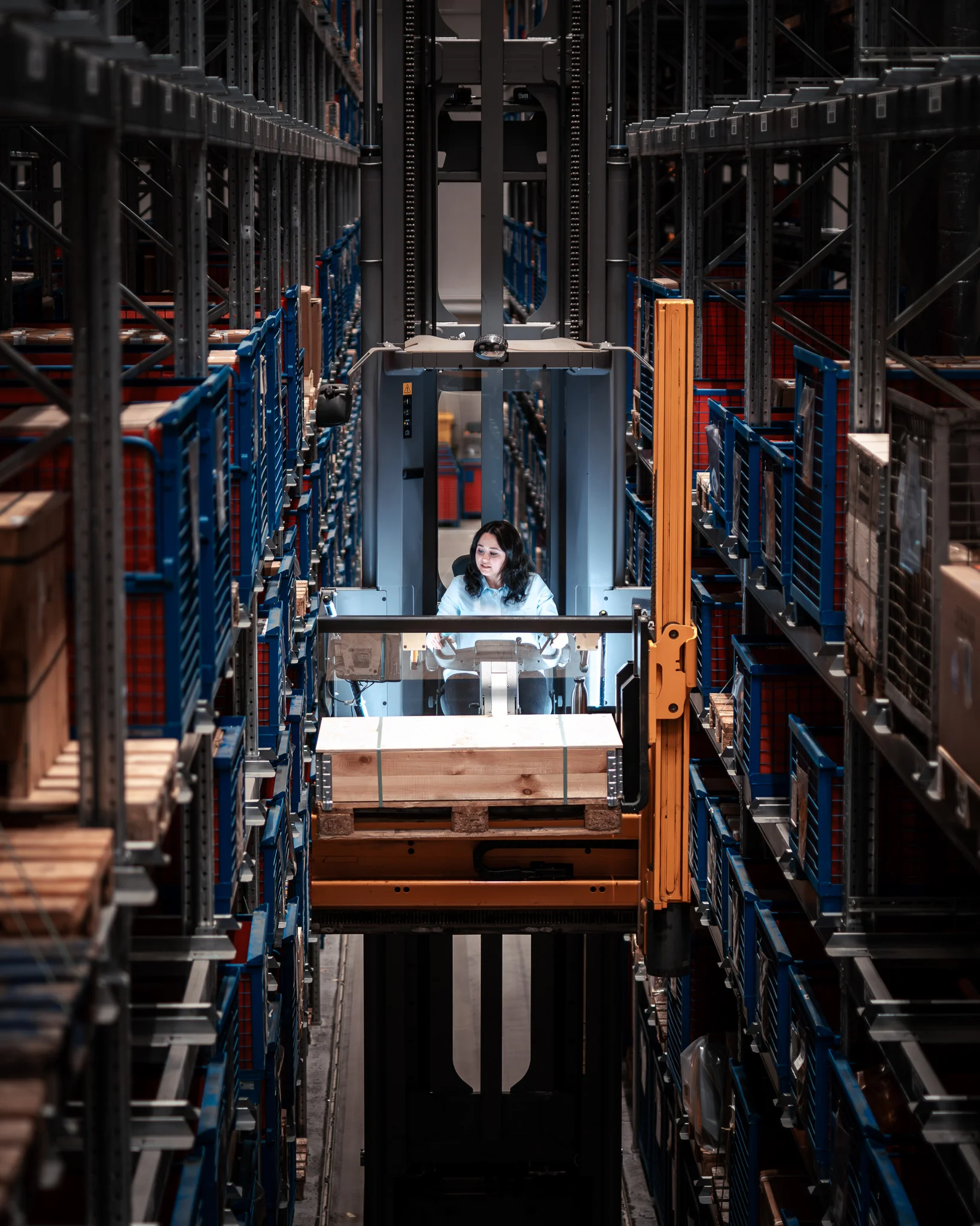 Industrial photography Altusried – technician at work
